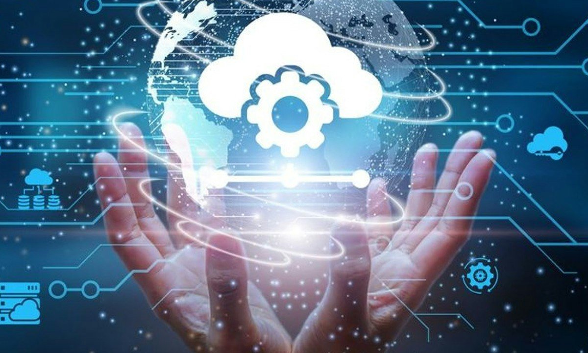 Hybrid Cloud: Networking, Storage and Data Management