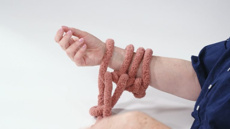 Arm & Finger Knitting Basics: Learn to Cast On, Knit Stockinette, Bind Off & More