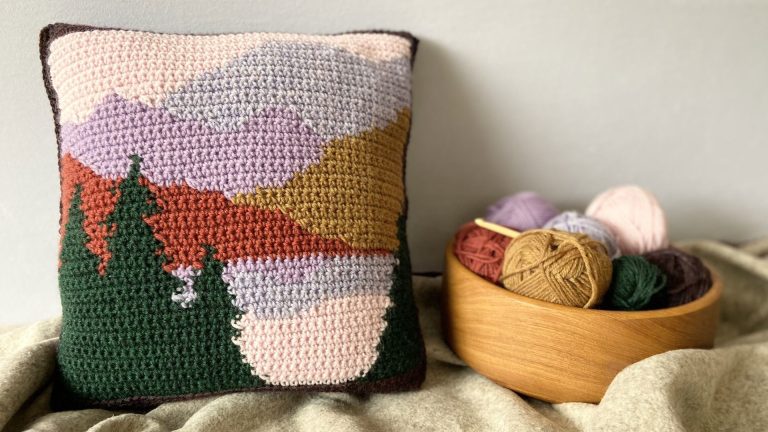 Learn Intarsia Crochet: A Creative Approach to Colorwork