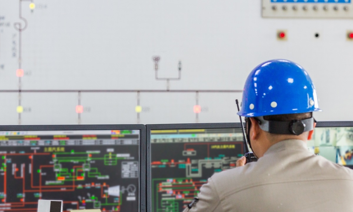 Distribution Management and Reactive Power Compensation