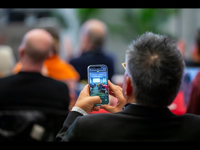 Public AI Assistant to Worldwide Knowledge: Answering Queries of Structured and Unstructured Data