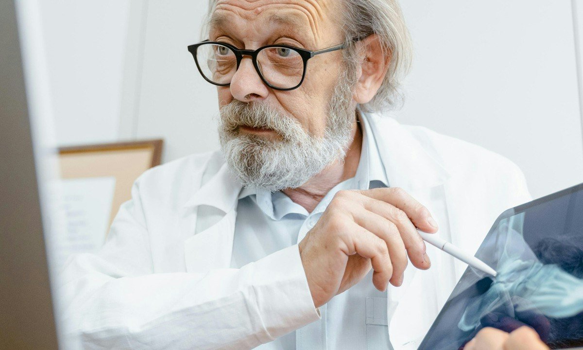 Machine Learning and AI Applications in Healthcare