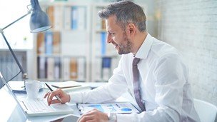 AI Leadership for Managers: Driving Business Transformation