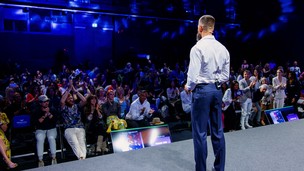 Master Public Speaking: 23 Tips for Workplace Presentations