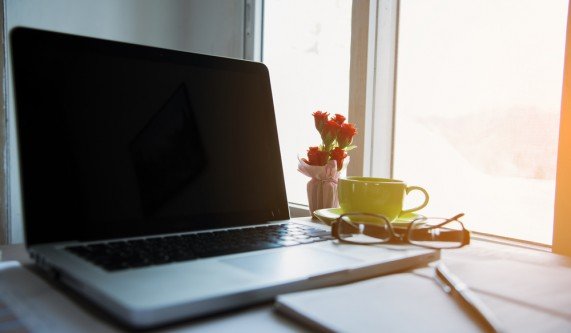 Online Tools: Intro to AI for Artists (Live Online)